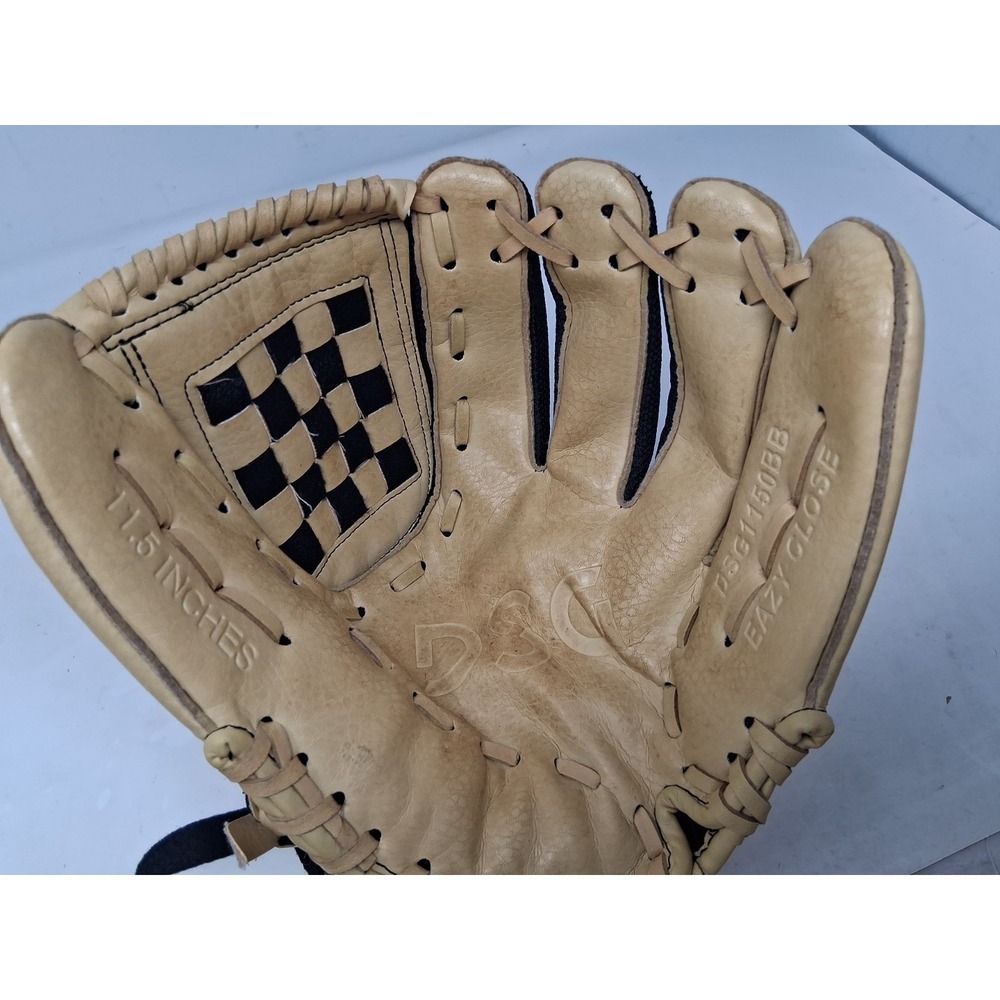CLEAN !!! DSG RHT Youth Baseball BskWeb Eazy Close 11.5 Inches. DSG 1150 BB
